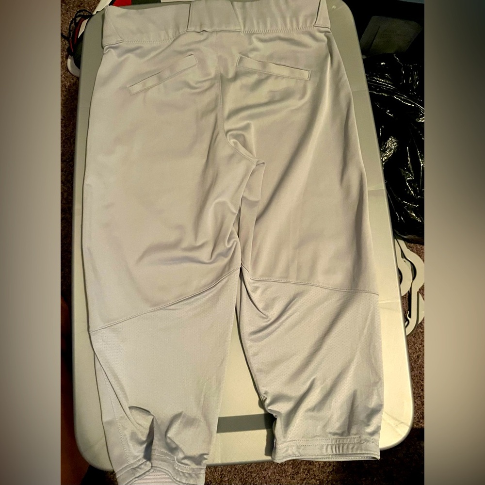 Nike Men’s size small gray baseball knickers